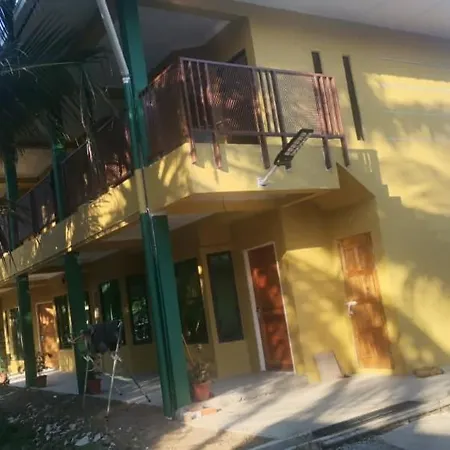 Hemingway Cottage 海明威度假屋 Semporna Exterior photo