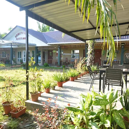 Hemingway Cottage 海明威度假屋 Semporna Exterior photo