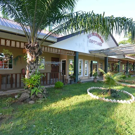 Hemingway Cottage 海明威度假屋 Semporna Exterior photo